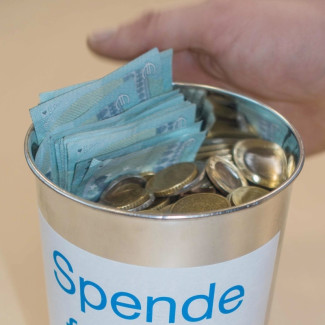 Spendendose offen