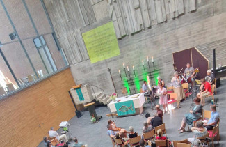 Rise-up-Gottesdienst mit Beamer