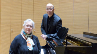 Sigrid Erbe-Sporer am Klavier und Bariton Joachim Baumann
