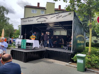 Altar auf der Bühne des Hard-Sommerfestes